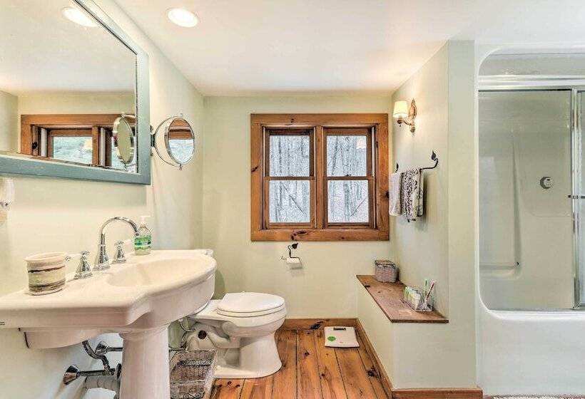 Cozy Monterey Home W/ Porch: Walk To Lake Garfield