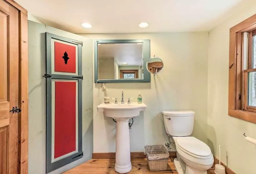 Cozy Monterey Home W/ Porch: Walk To Lake Garfield