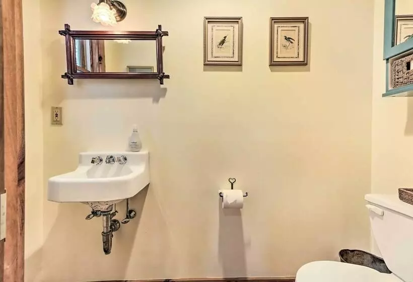 Cozy Monterey Home W/ Porch: Walk To Lake Garfield