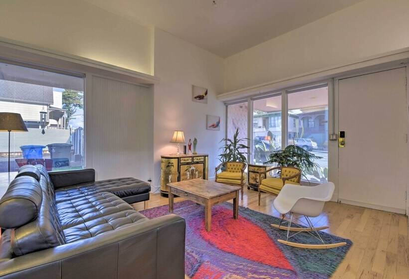 Custom Home W/ Courtyard In Downtown Vallejo!