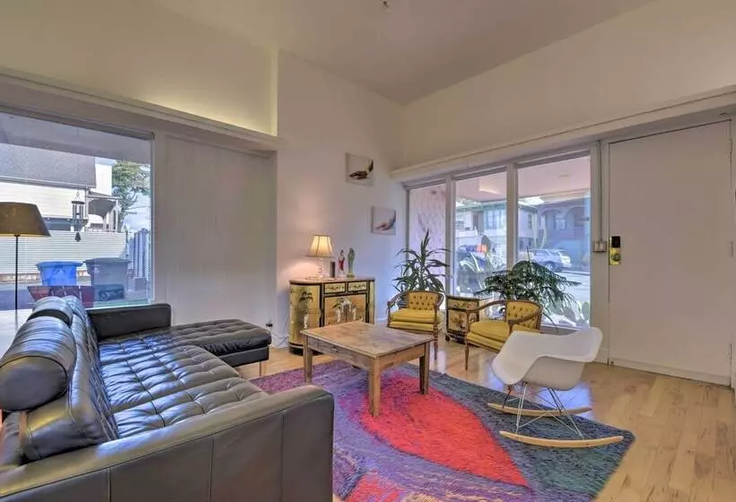 Custom Home W/ Courtyard In Downtown Vallejo!