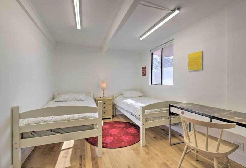 Custom Home W/ Courtyard In Downtown Vallejo!