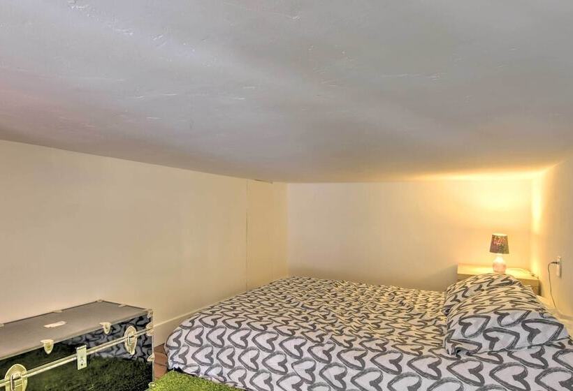 Custom Home W/ Courtyard In Downtown Vallejo!