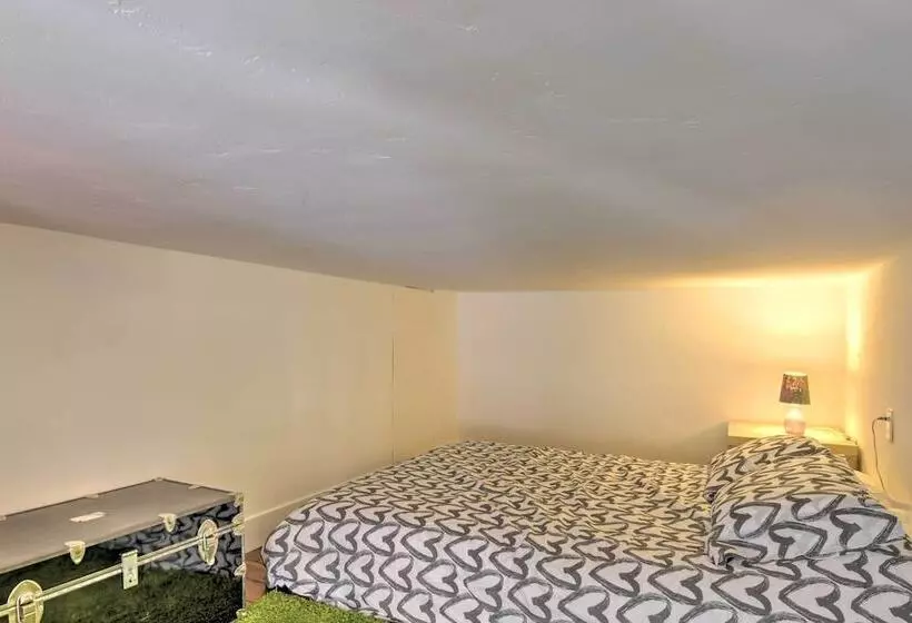 Custom Home W/ Courtyard In Downtown Vallejo!