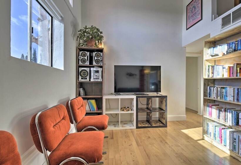 Custom Home W/ Courtyard In Downtown Vallejo!