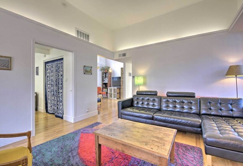 Custom Home W/ Courtyard In Downtown Vallejo!