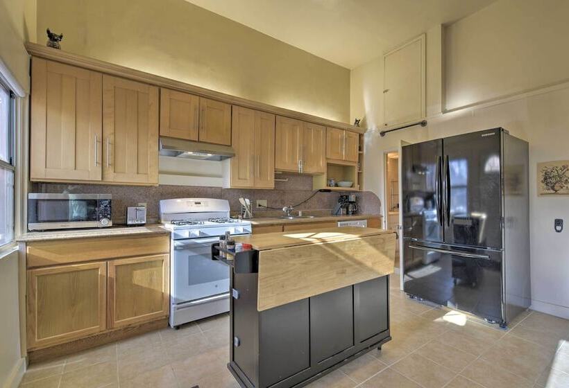 Custom Home W/ Courtyard In Downtown Vallejo!