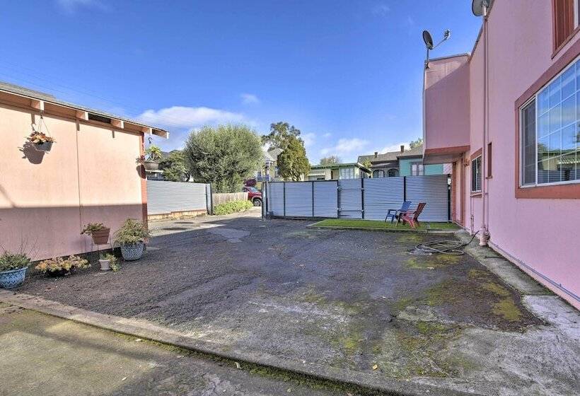 Custom Home W/ Courtyard In Downtown Vallejo!