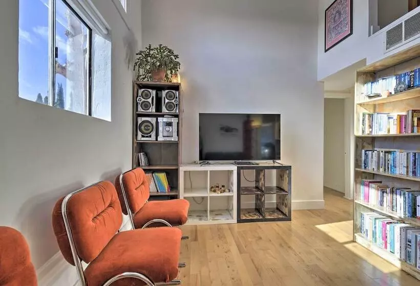 Custom Home W/ Courtyard In Downtown Vallejo!