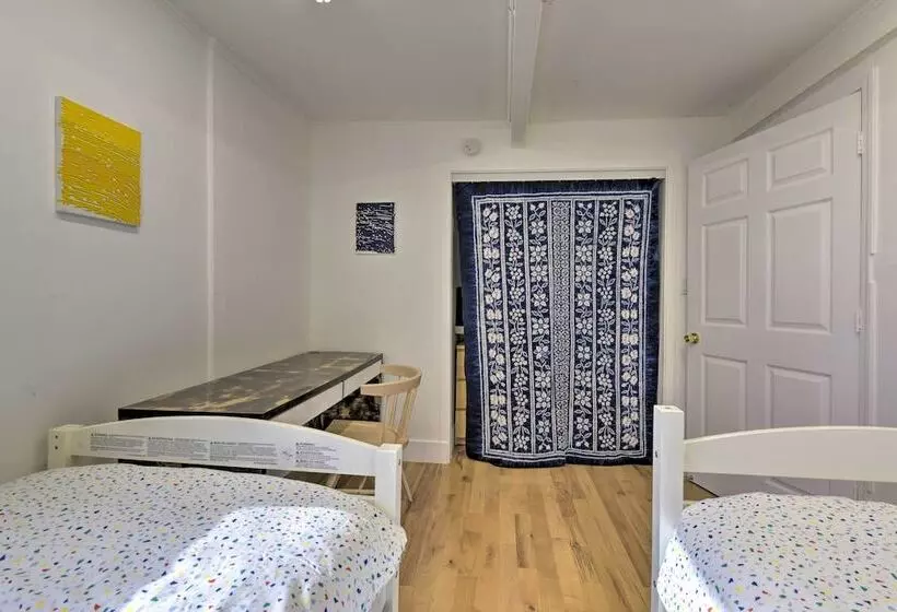 Custom Home W/ Courtyard In Downtown Vallejo!