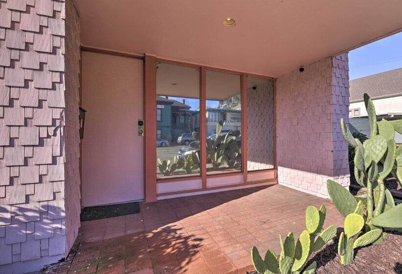 Custom Home W/ Courtyard In Downtown Vallejo!