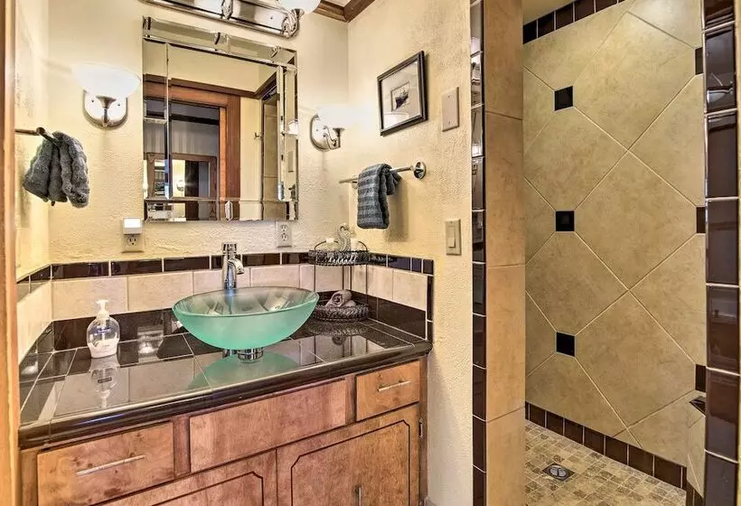 Enchanting Coos Bay Sanctuary W/ Lush Views!