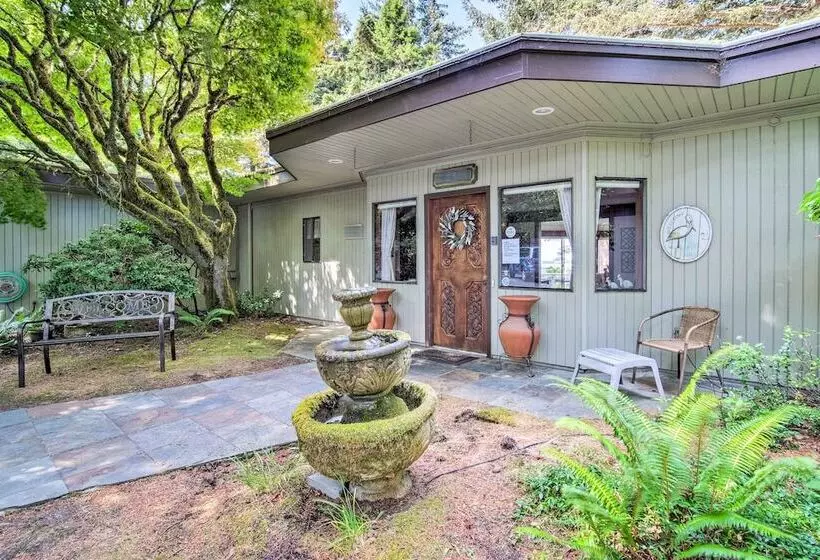 Enchanting Coos Bay Sanctuary W/ Lush Views!