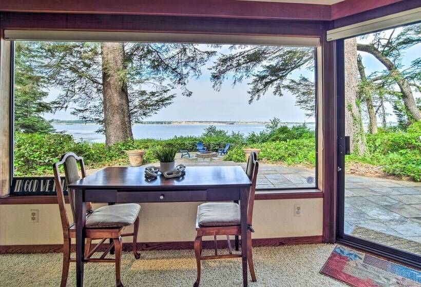 Enchanting Coos Bay Sanctuary W/ Lush Views!
