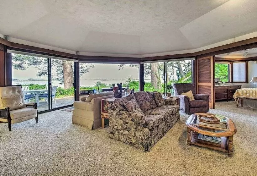 Enchanting Coos Bay Sanctuary W/ Lush Views!