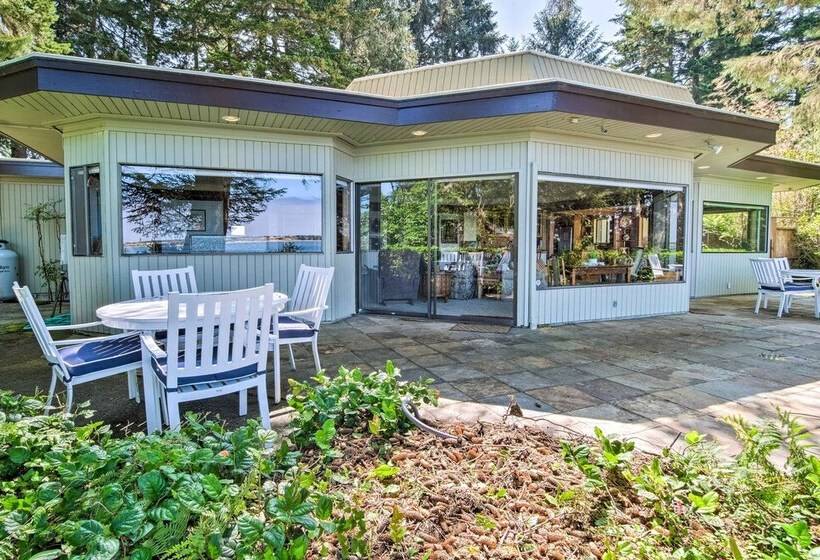 Enchanting Coos Bay Sanctuary W/ Lush Views!