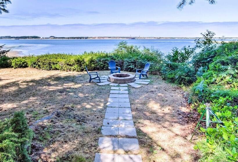 Enchanting Coos Bay Sanctuary W/ Lush Views!