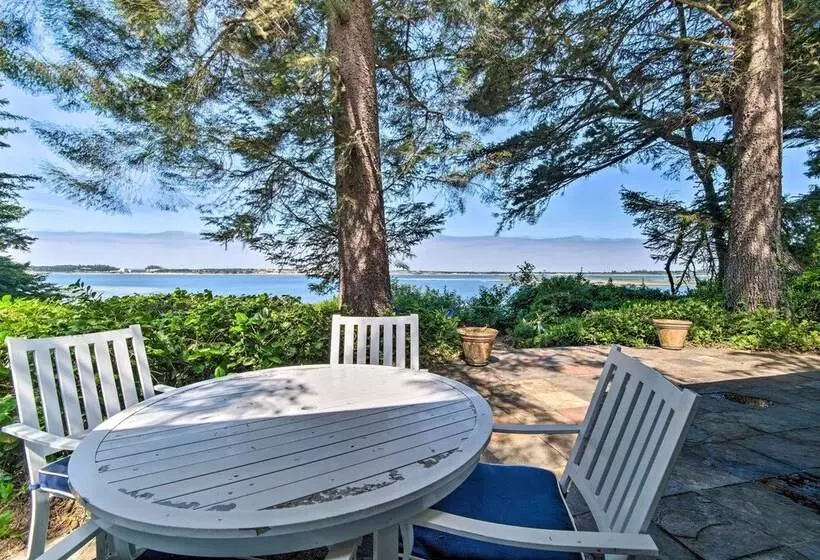 Enchanting Coos Bay Sanctuary W/ Lush Views!