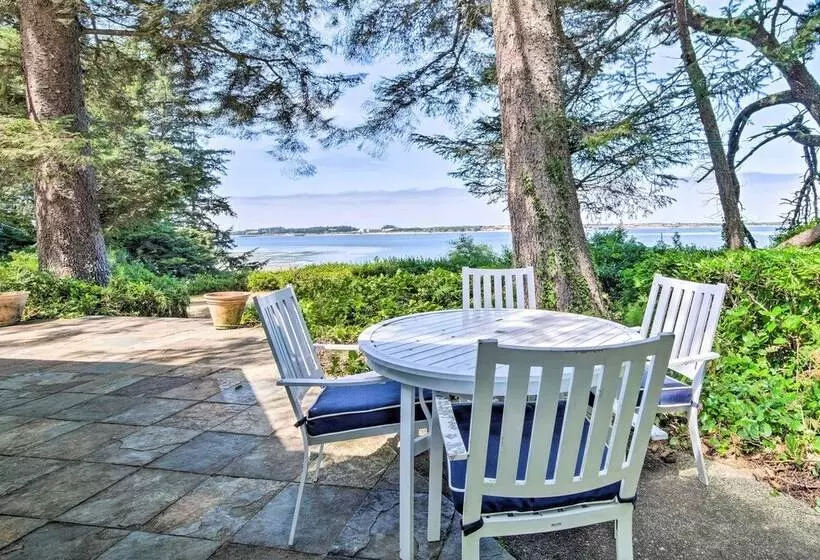 Enchanting Coos Bay Sanctuary W/ Lush Views!