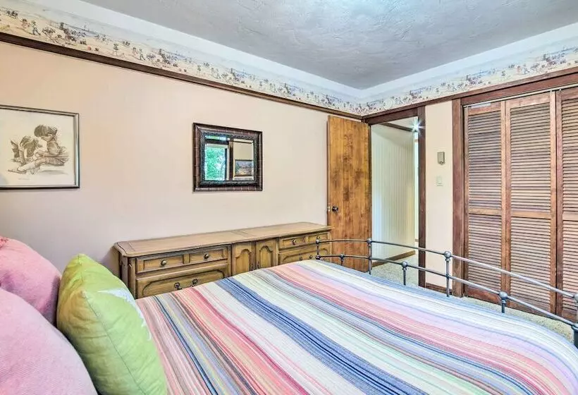 Enchanting Coos Bay Sanctuary W/ Lush Views!