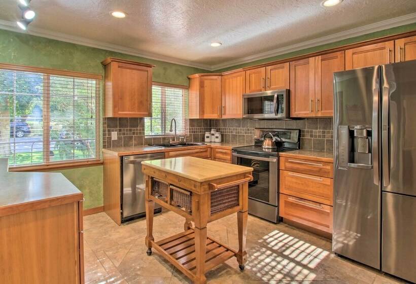 Fun, Fresh Ogden Abode W/ Patio & Grill!