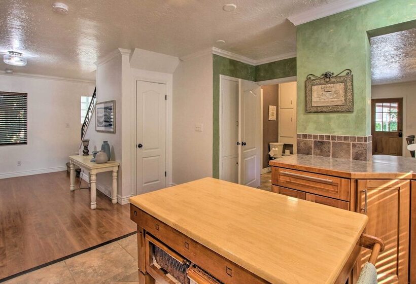 Fun, Fresh Ogden Abode W/ Patio & Grill!