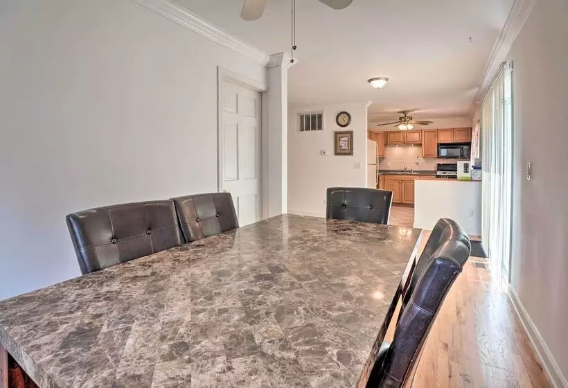 Glendale Heights Home With Office And Backyard!