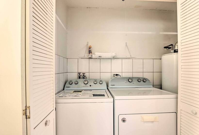 Glendale Heights Home With Office And Backyard!