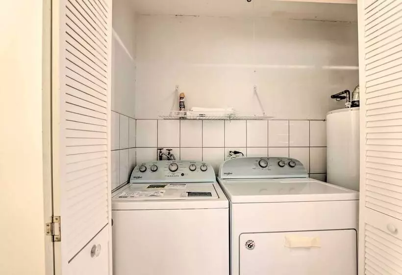 Glendale Heights Home With Office And Backyard!