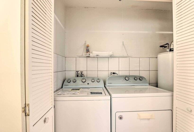 Glendale Heights Home With Office And Backyard!