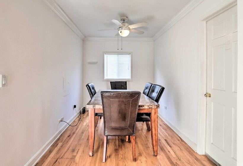 Glendale Heights Home With Office And Backyard!