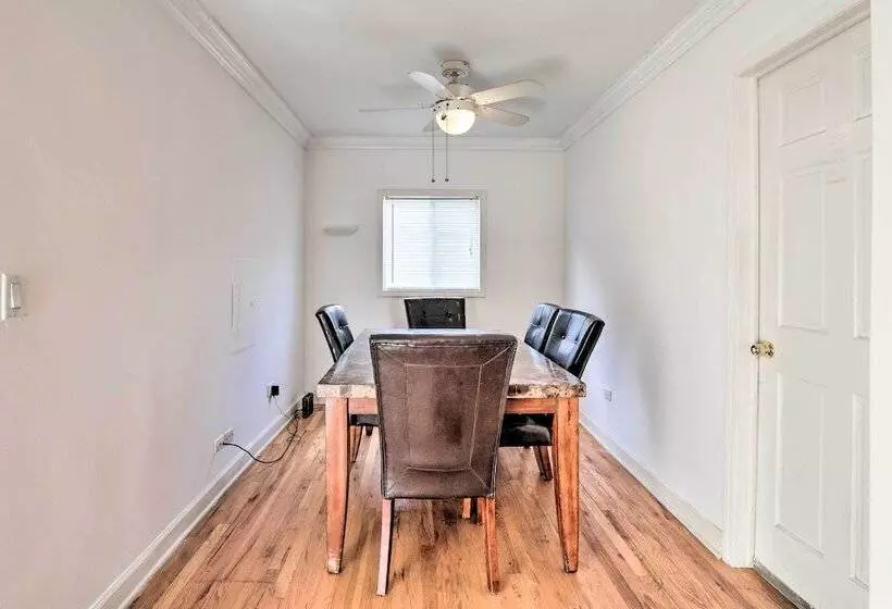 Glendale Heights Home With Office And Backyard!