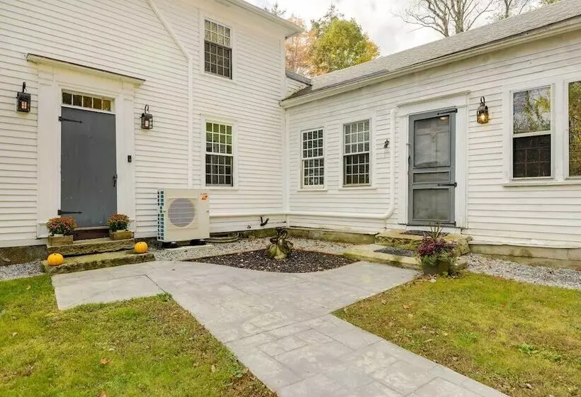 Historic Home W/ Modern Updates On < 4 Acres