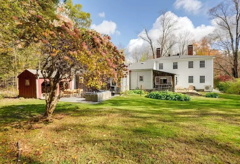 Historic Home W/ Modern Updates On < 4 Acres