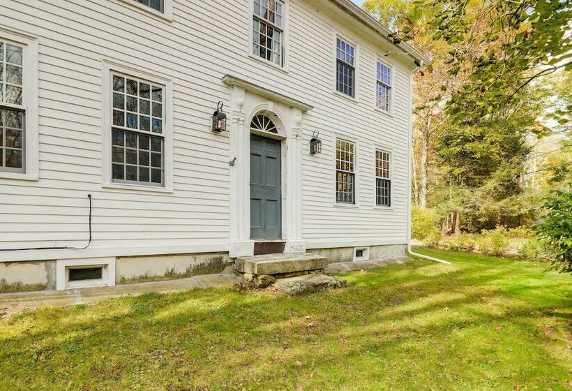 Historic Home W/ Modern Updates On < 4 Acres