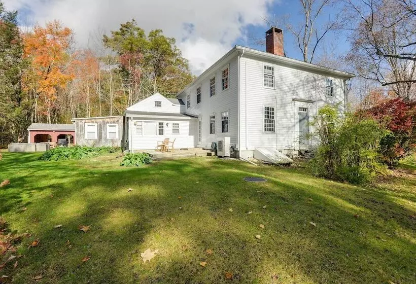 Historic Home W/ Modern Updates On < 4 Acres