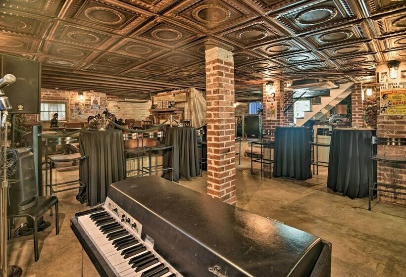 Historic Renovated Home < 2 Mi To Beach & Pier!