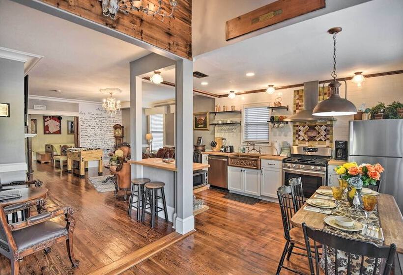 Historic Renovated Home < 2 Mi To Beach & Pier!