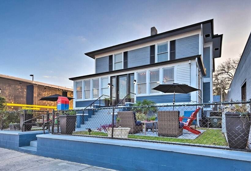 Historic Renovated Home < 2 Mi To Beach & Pier!