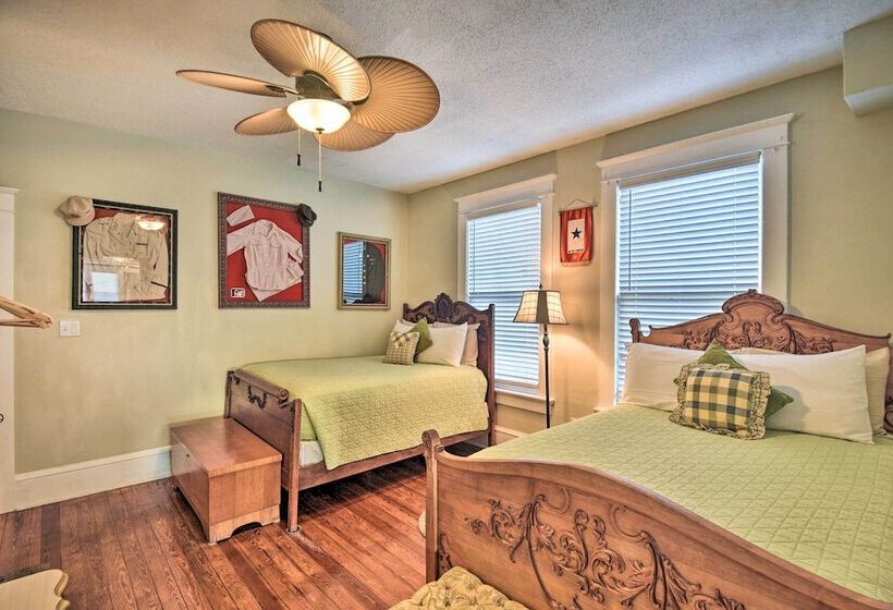 Historic Renovated Home < 2 Mi To Beach & Pier!