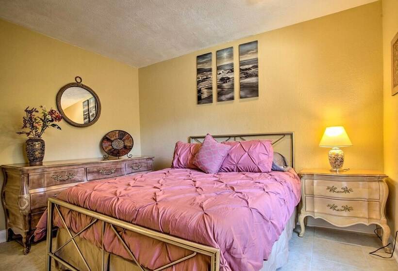 Ideally Located Abode W/ Gazebo In Pompano Beach!