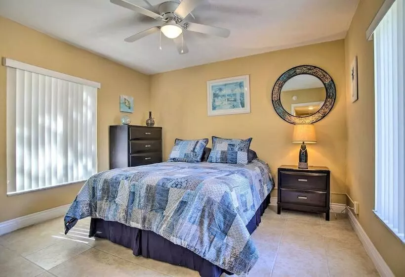 Ideally Located Abode W/ Gazebo In Pompano Beach!