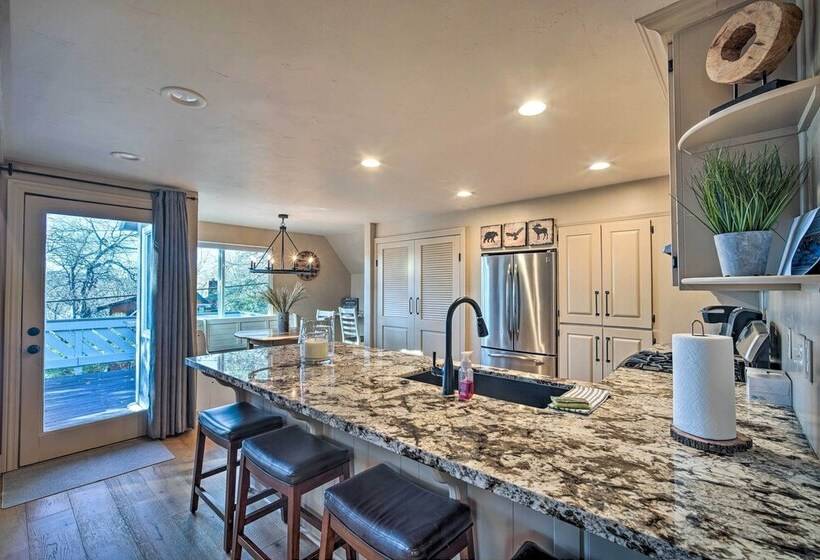 Lake Arrowhead Cabin W/ Balcony, Near Trails