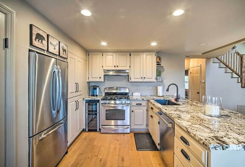 Lake Arrowhead Cabin W/ Balcony, Near Trails