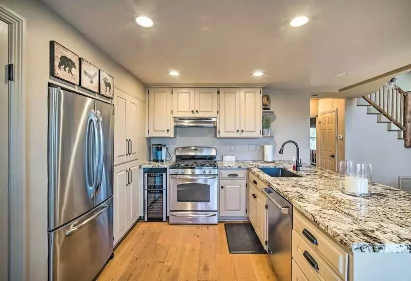 Lake Arrowhead Cabin W/ Balcony, Near Trails