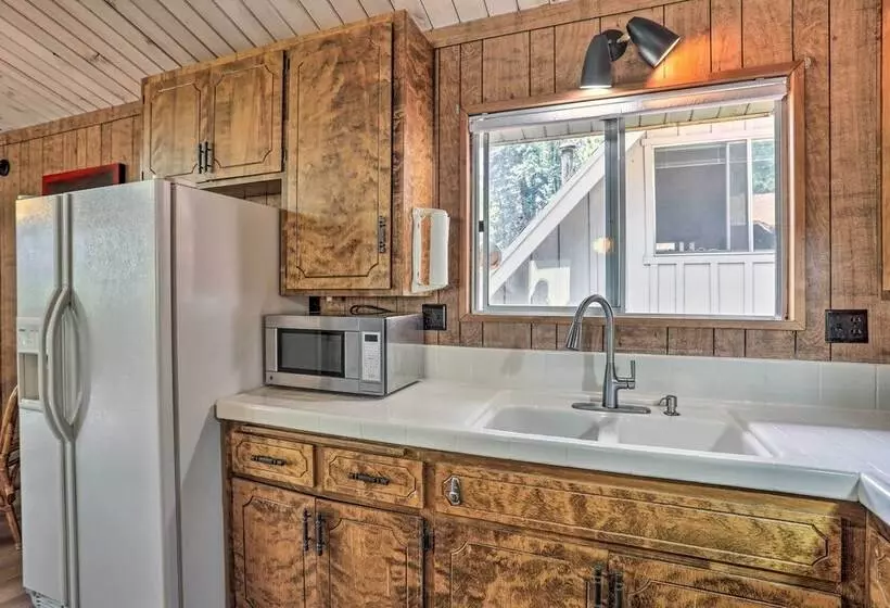 Lake Arrowhead Cabin W/ Mid Century Charm!