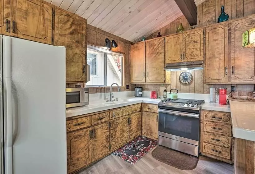 Lake Arrowhead Cabin W/ Mid Century Charm!