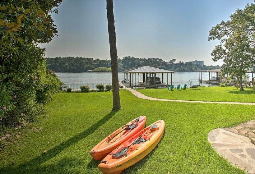Kayaks, Dock: Waterfront Escape On Lake Hamilton!