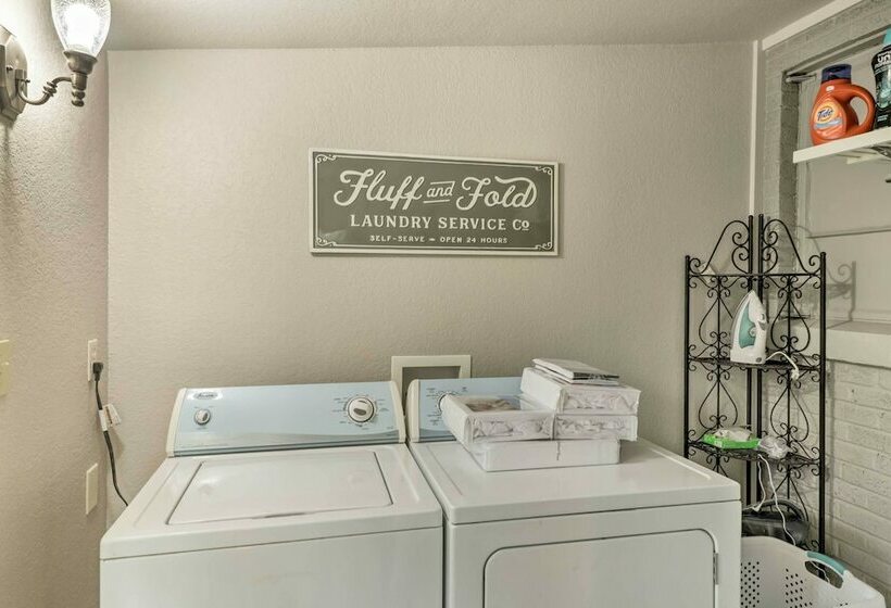 Kayaks, Dock: Waterfront Escape On Lake Hamilton!