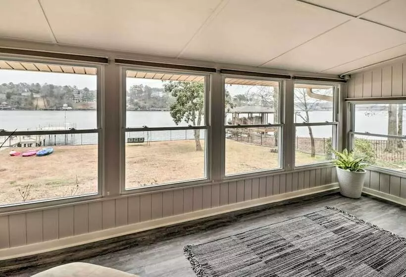 Kayaks, Dock: Waterfront Escape On Lake Hamilton!